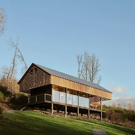 Hutstuf - The Badger & Hottub *